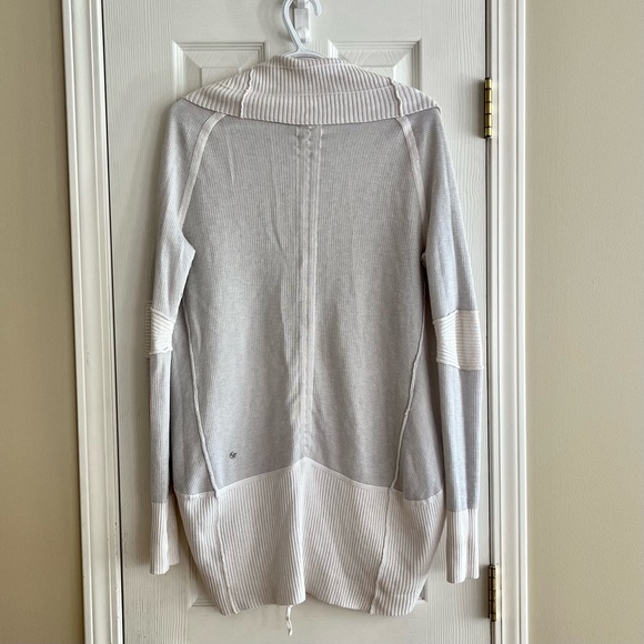 Lululemon Transformation Wrap - Picture 5 of 9